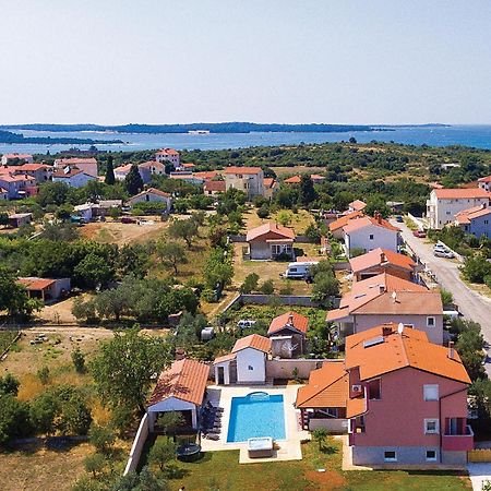 8 Bedroom Awesome Home In Pula Exteriér fotografie