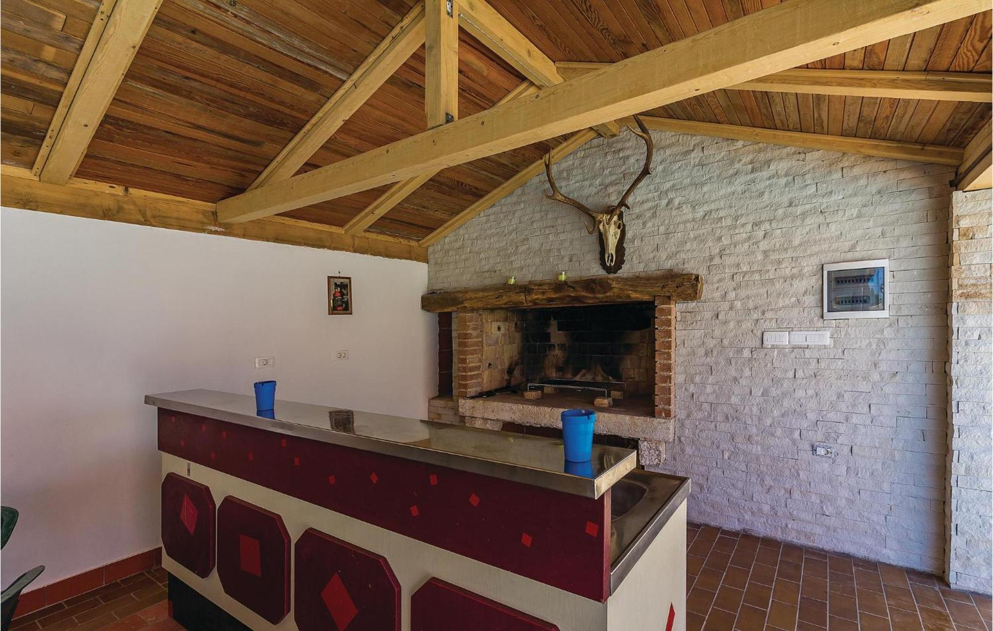 8 Bedroom Awesome Home In Pula Exteriér fotografie