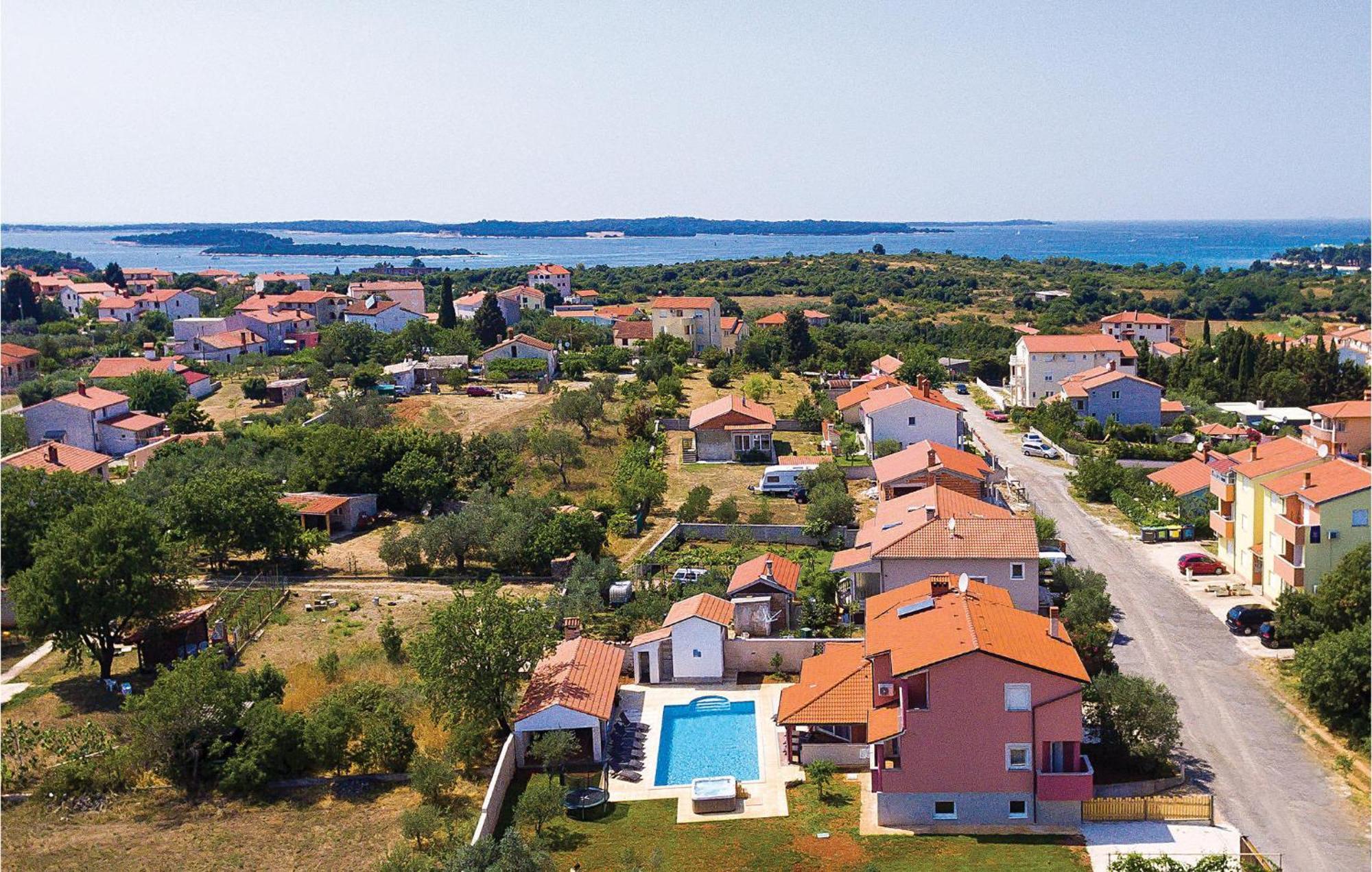 8 Bedroom Awesome Home In Pula Exteriér fotografie