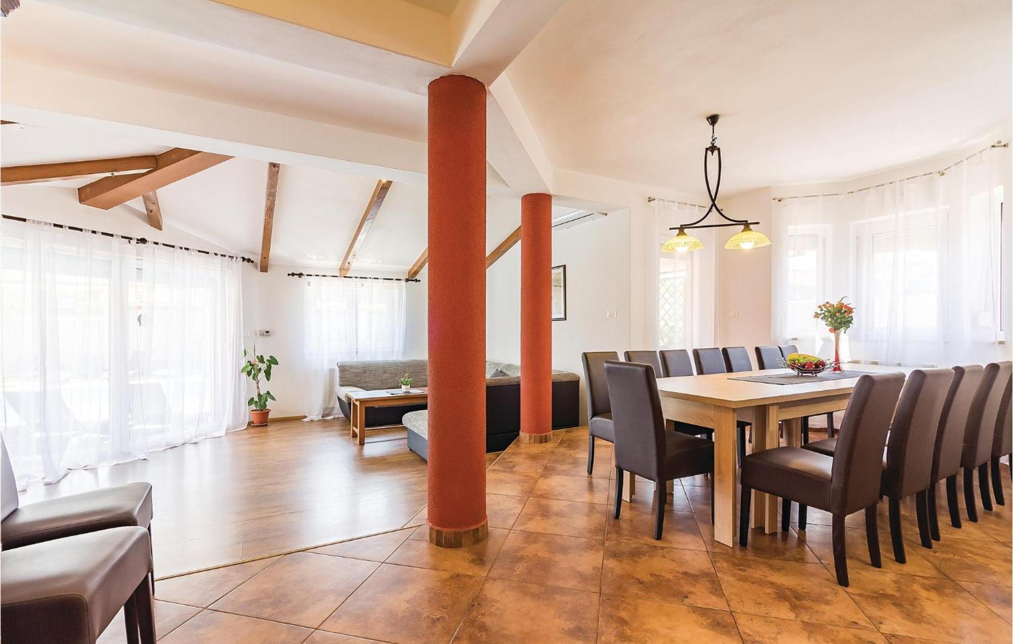 8 Bedroom Awesome Home In Pula Exteriér fotografie