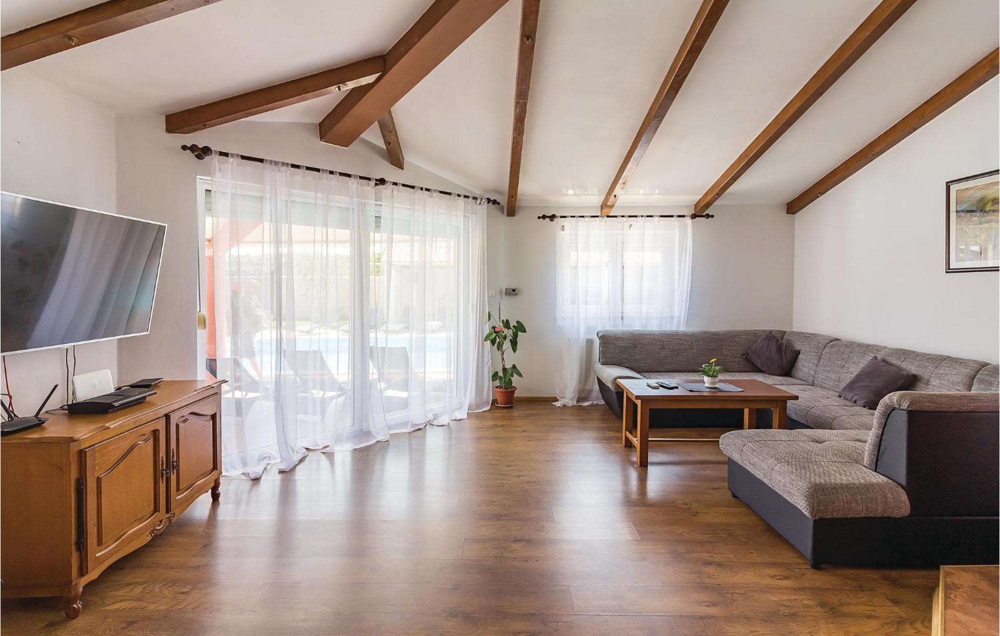 8 Bedroom Awesome Home In Pula Exteriér fotografie