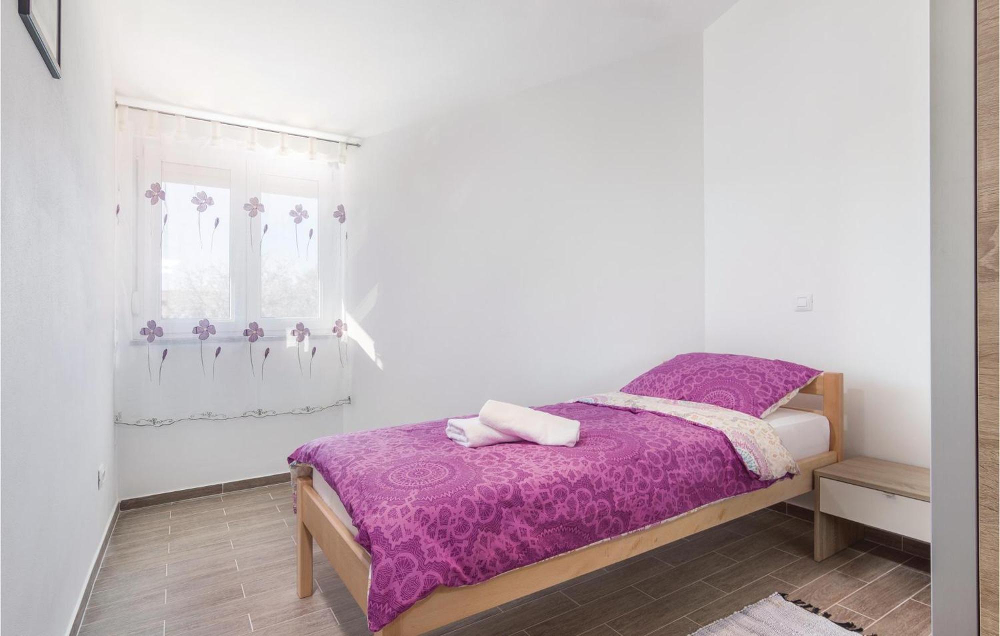 8 Bedroom Awesome Home In Pula Exteriér fotografie